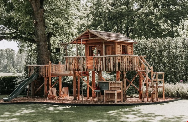 Geen idee waarom, maar kinderen slepen echt álles mee naar hun speelhuis